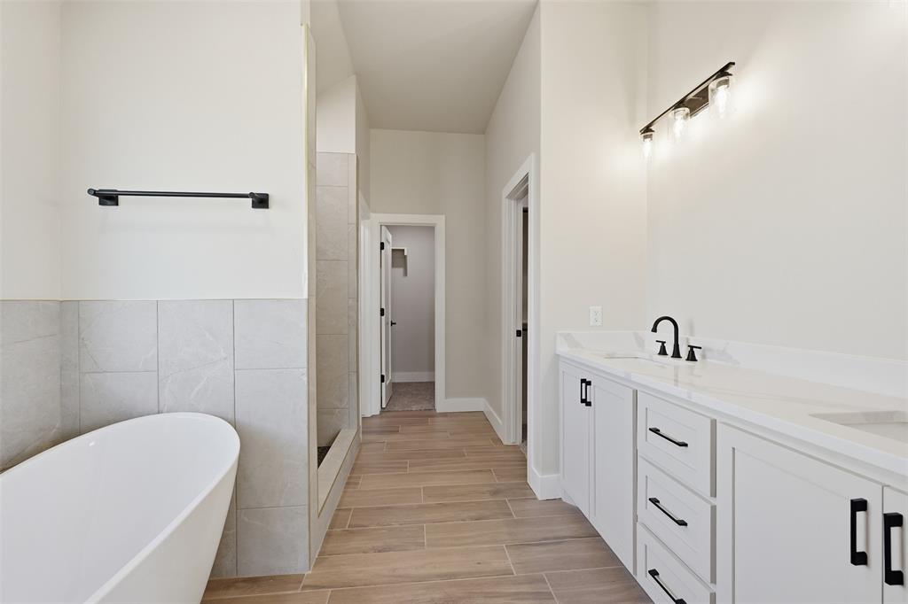 8484 Rip Way Property Photo 14