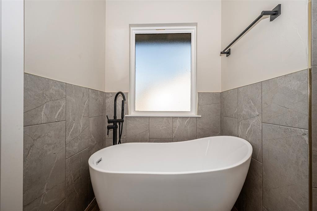 8484 Rip Way Property Photo 16