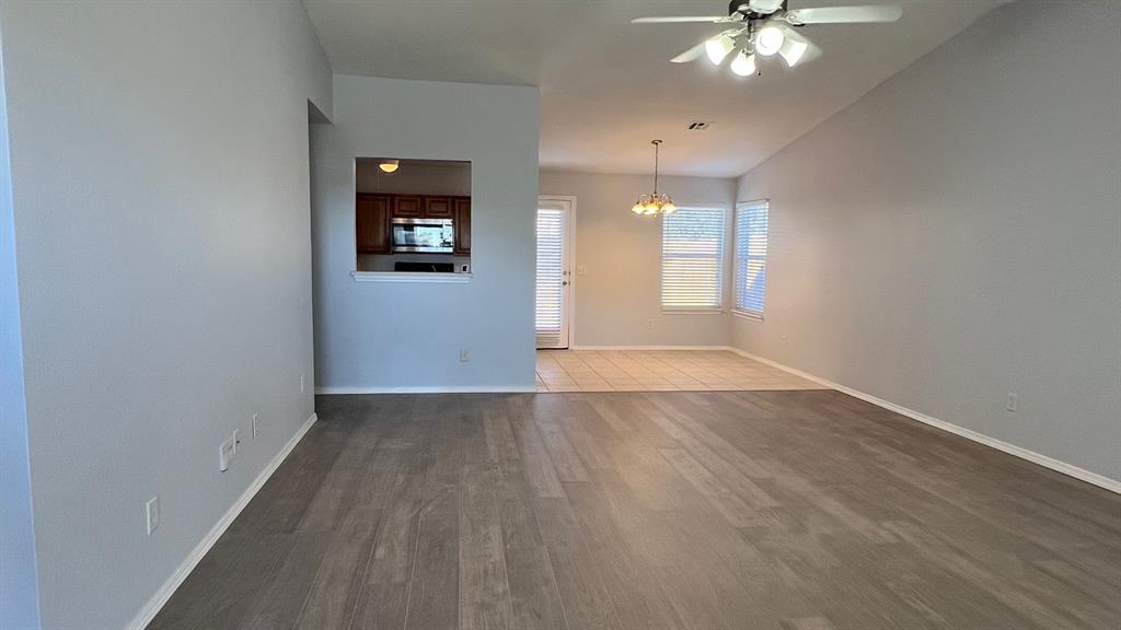 1017 Tulip Drive Property Photo 2