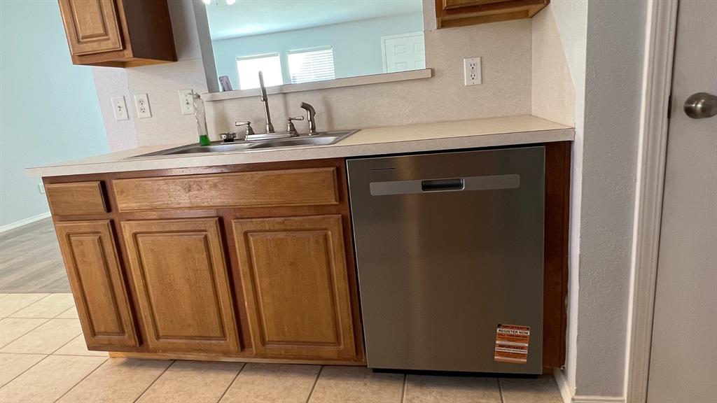 1017 Tulip Drive Property Photo 6