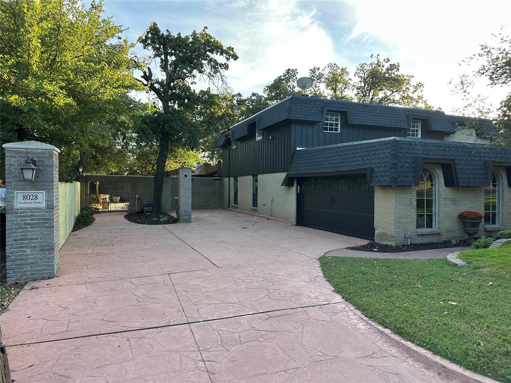 8028 Golden Oaks Road Property Photo 3