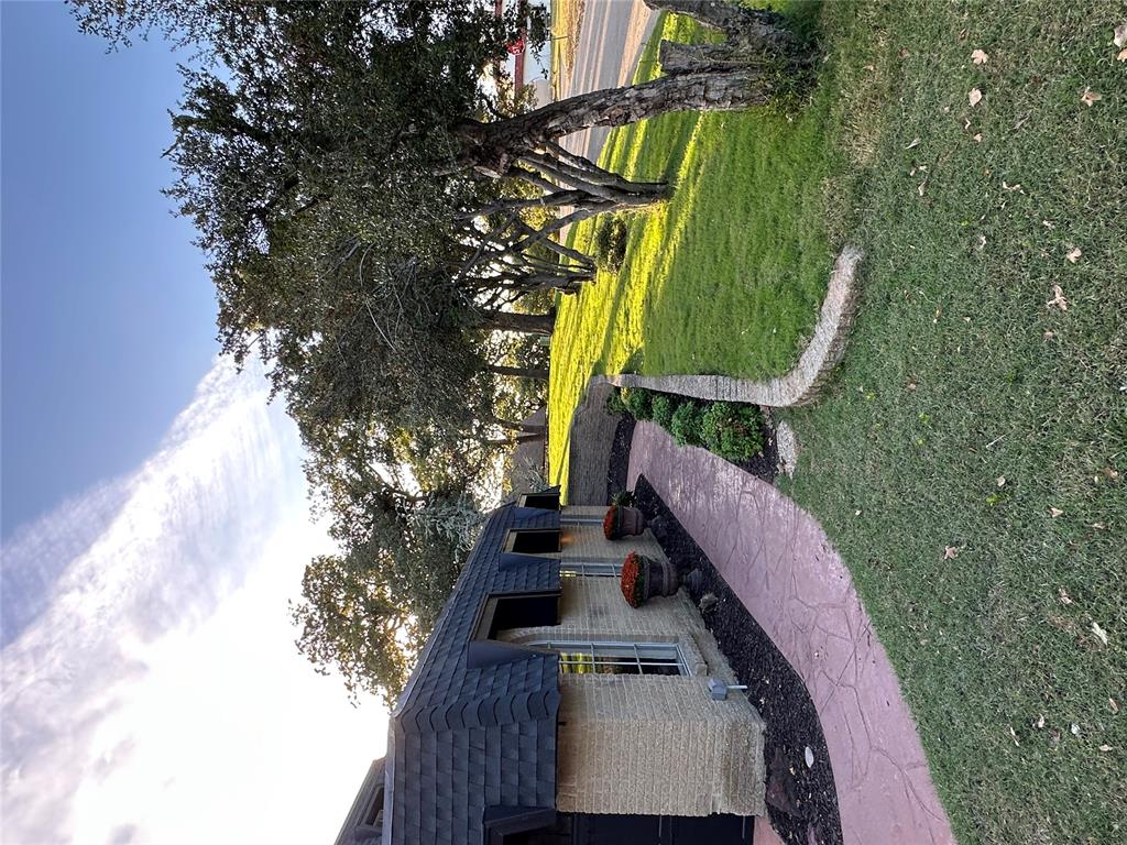 8028 Golden Oaks Road Property Photo 4