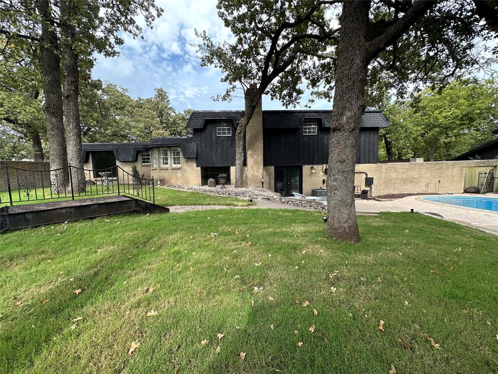 8028 Golden Oaks Road Property Photo 5