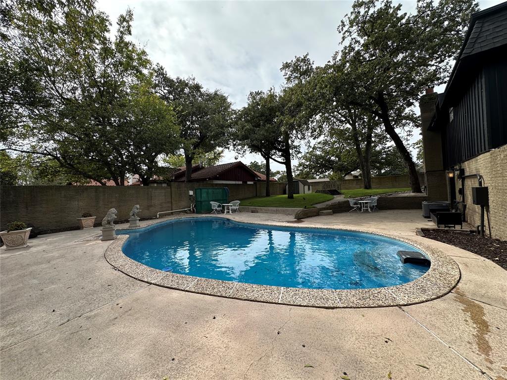 8028 Golden Oaks Road Property Photo 7