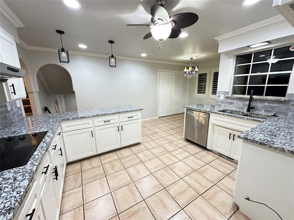 8028 Golden Oaks Road Property Photo 19