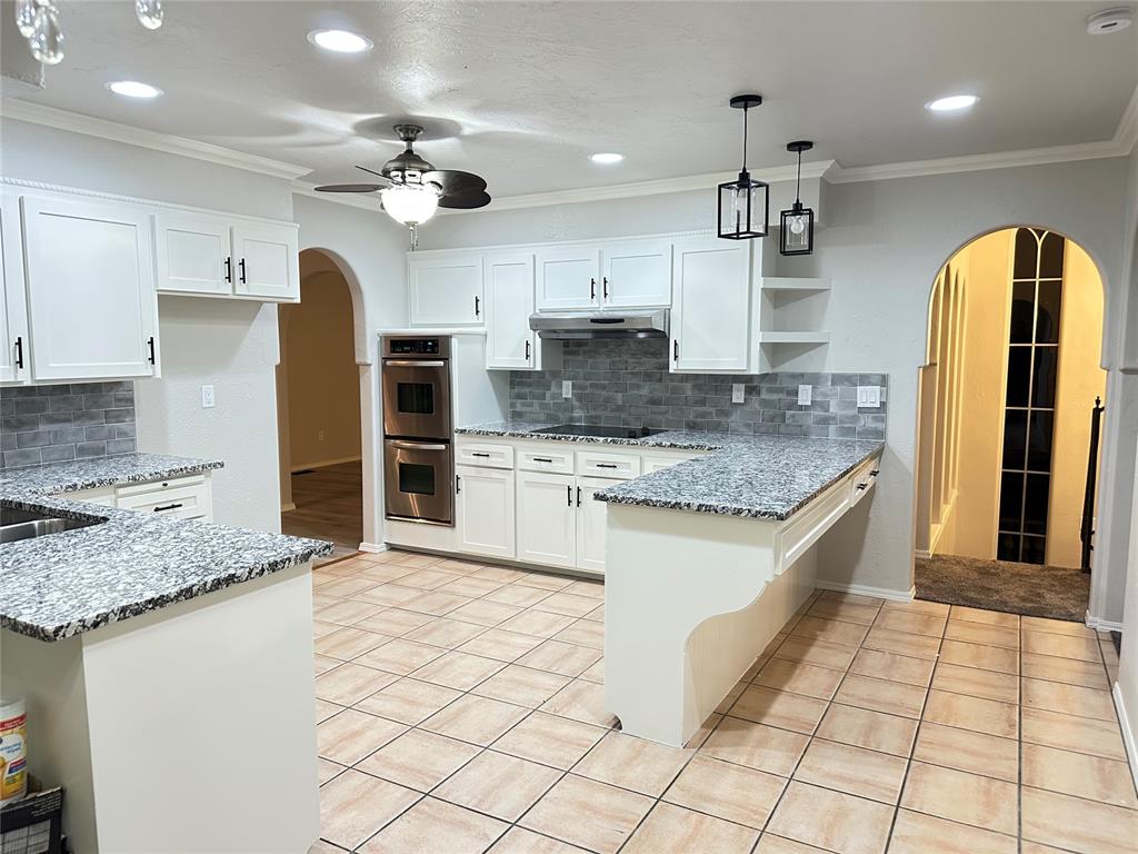 8028 Golden Oaks Road Property Photo 20