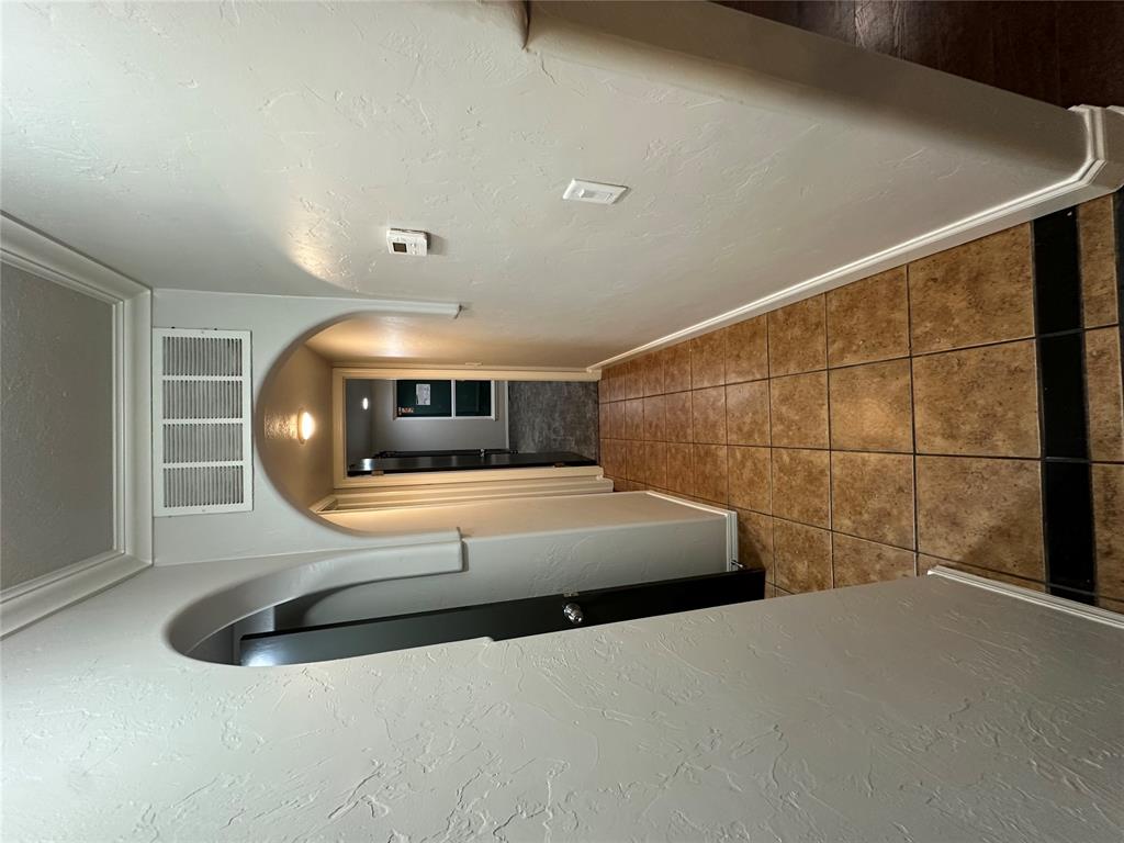 8028 Golden Oaks Road Property Photo 23