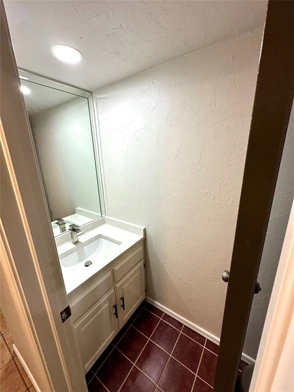 8028 Golden Oaks Road Property Photo 24