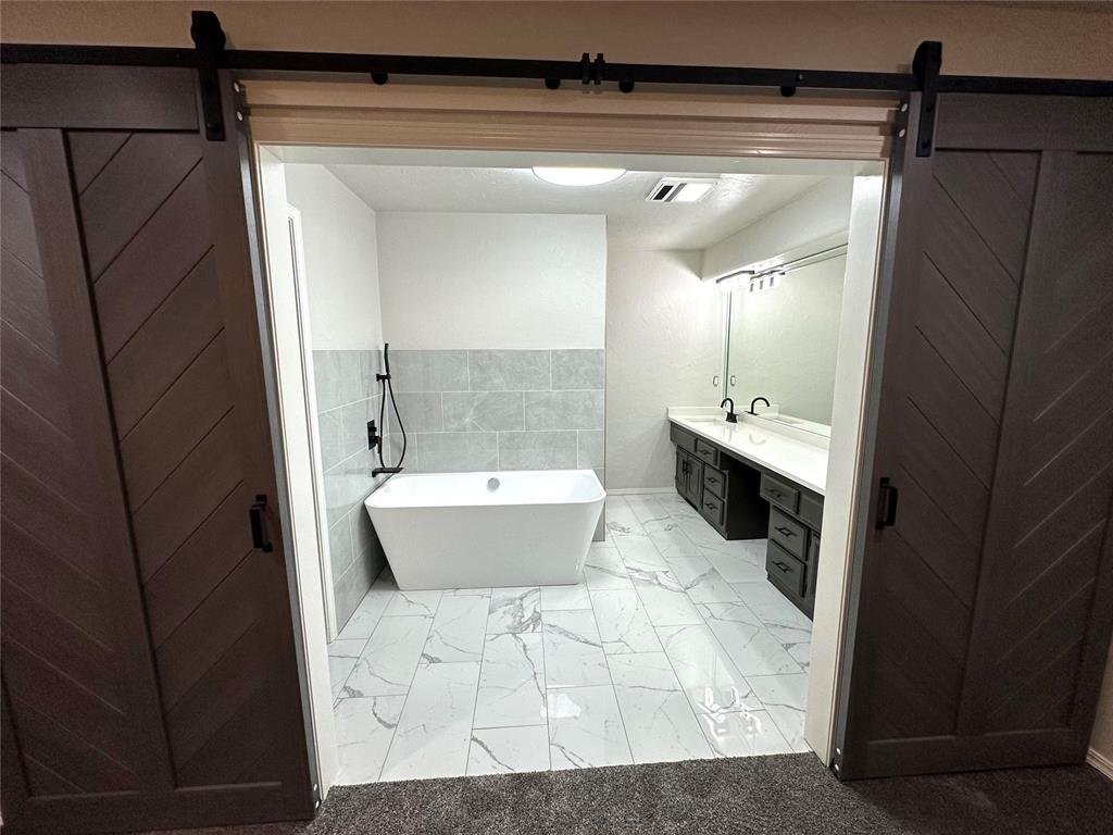 8028 Golden Oaks Road Property Photo 29