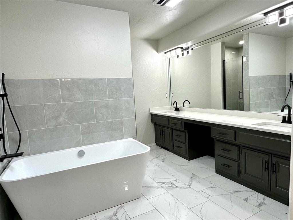 8028 Golden Oaks Road Property Photo 30