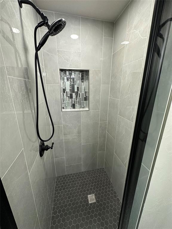 8028 Golden Oaks Road Property Photo 32