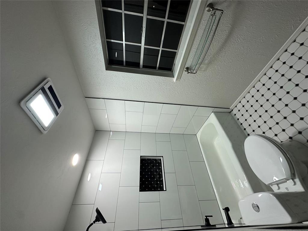 8028 Golden Oaks Road Property Photo 35