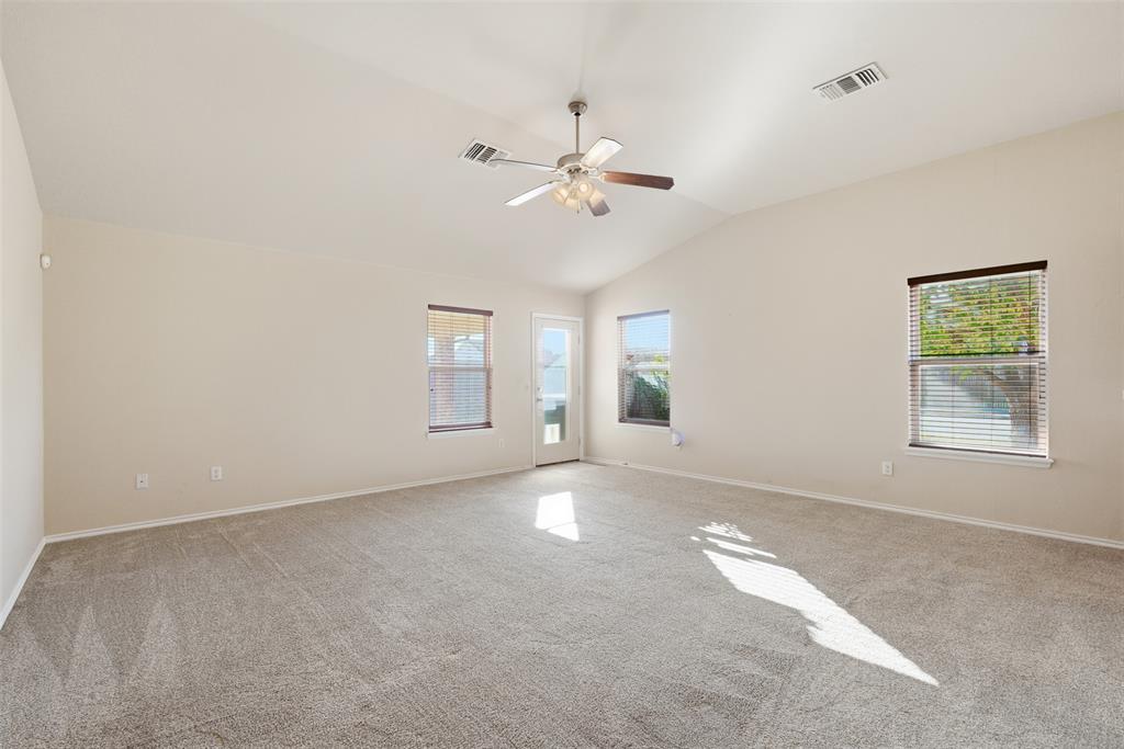 1199889 Property Photo 4