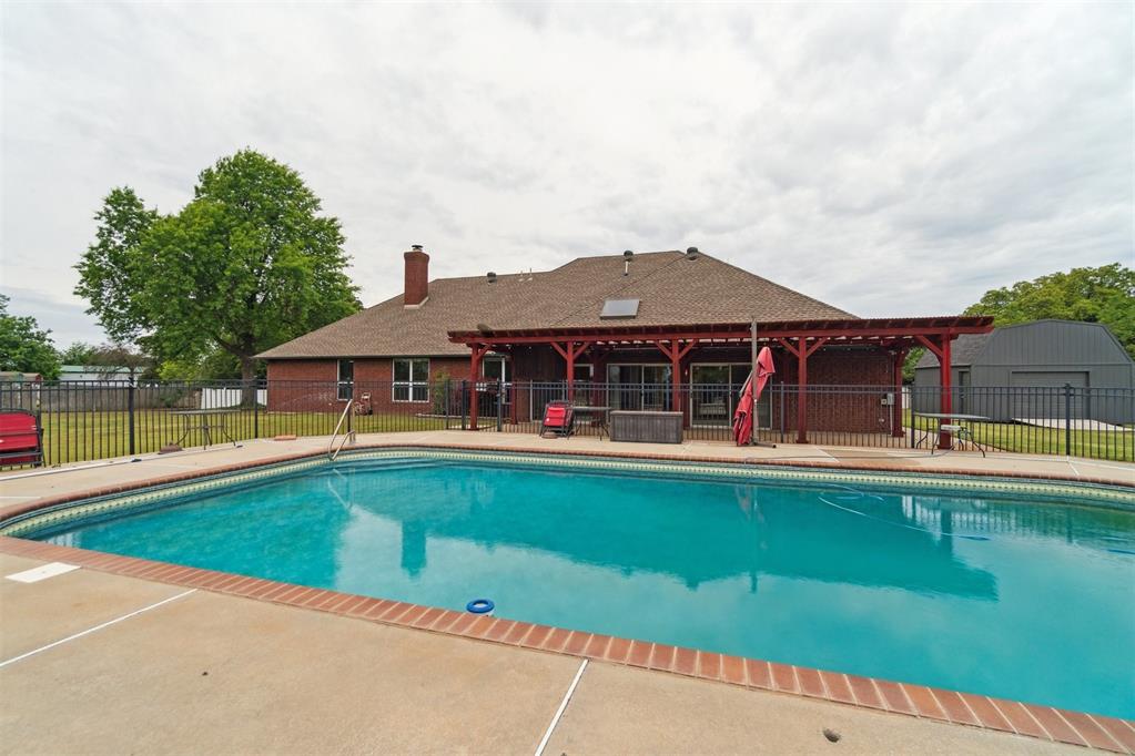 19416 Cardinal Creek Drive Property Photo 5