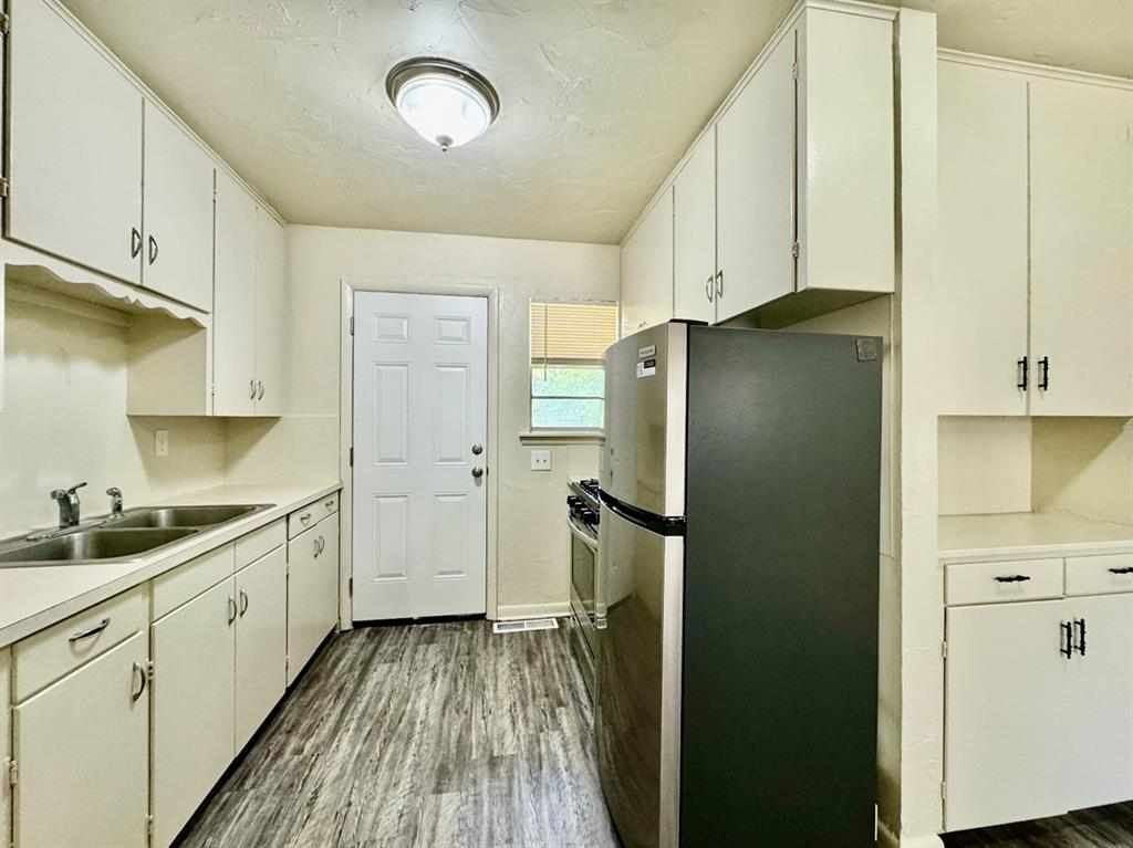 528 N Baumann Avenue Property Photo 4