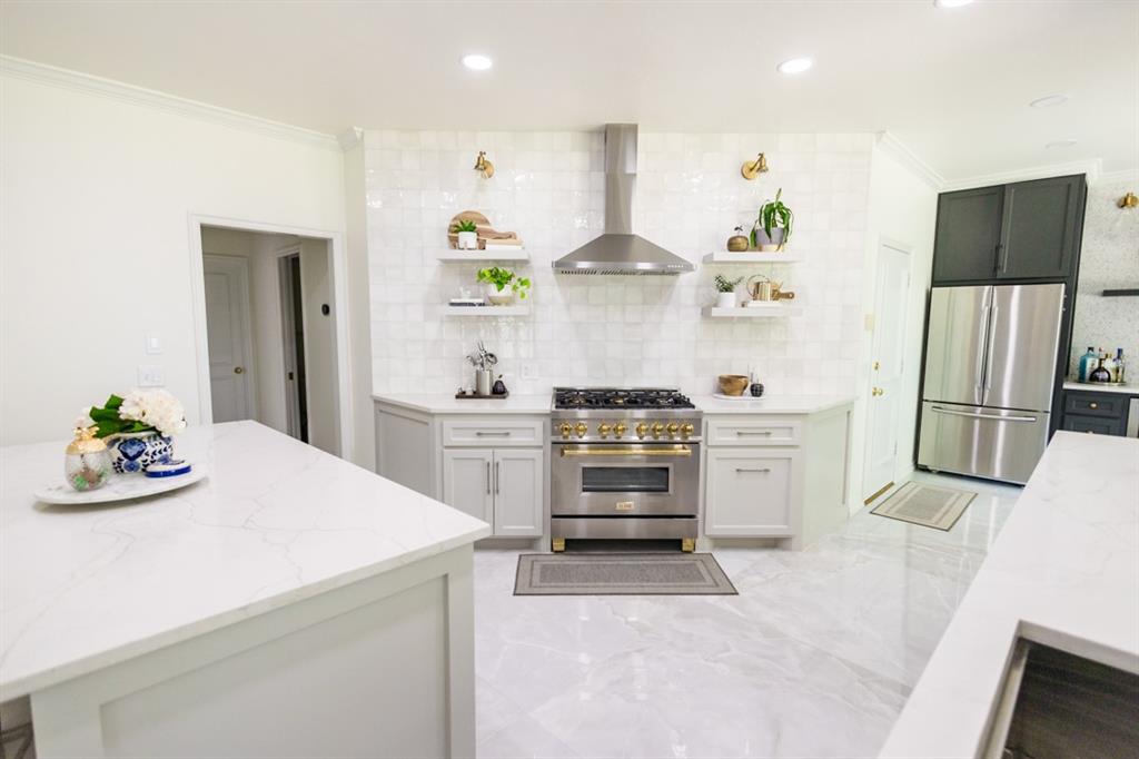 805 Colony Drive Property Photo 1