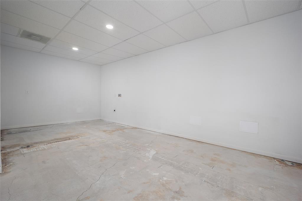 1020 N Flood Avenue Property Photo 6