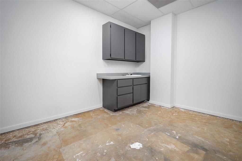 1020 N Flood Avenue Property Photo 7