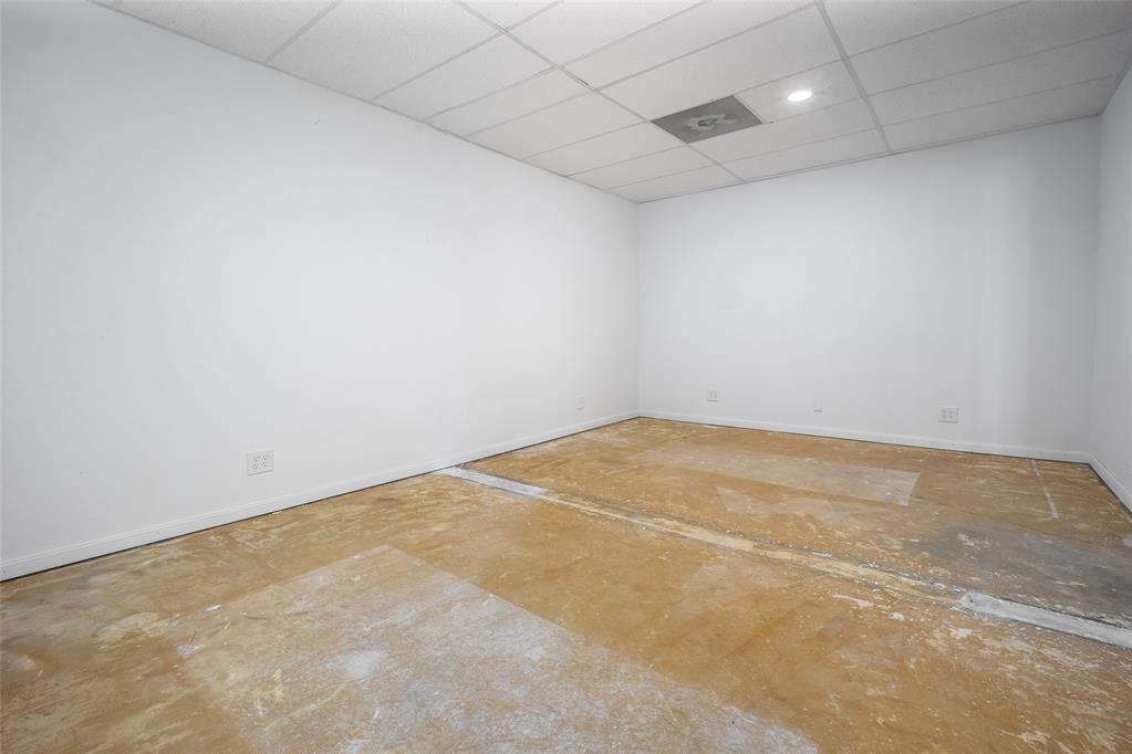 1020 N Flood Avenue Property Photo 8