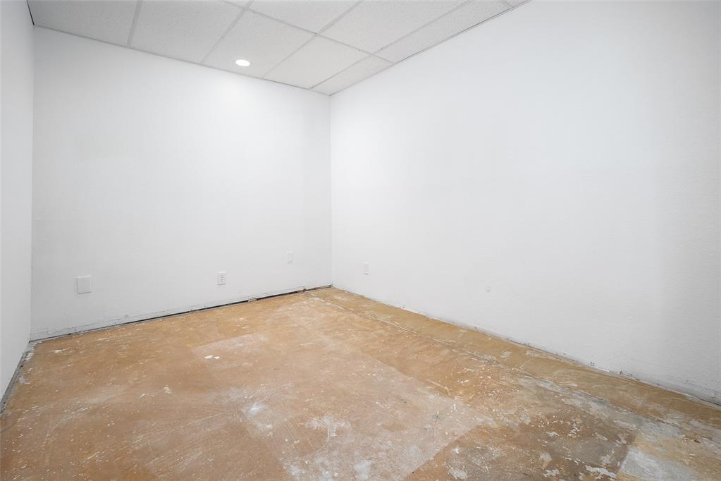 1020 N Flood Avenue Property Photo 9
