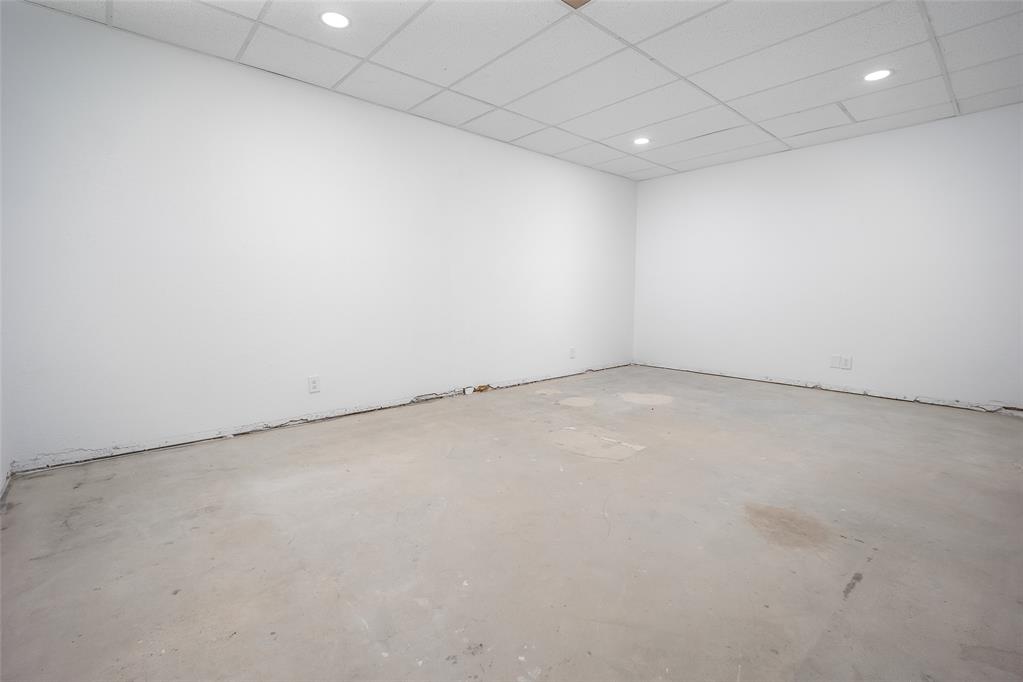 1020 N Flood Avenue Property Photo 10