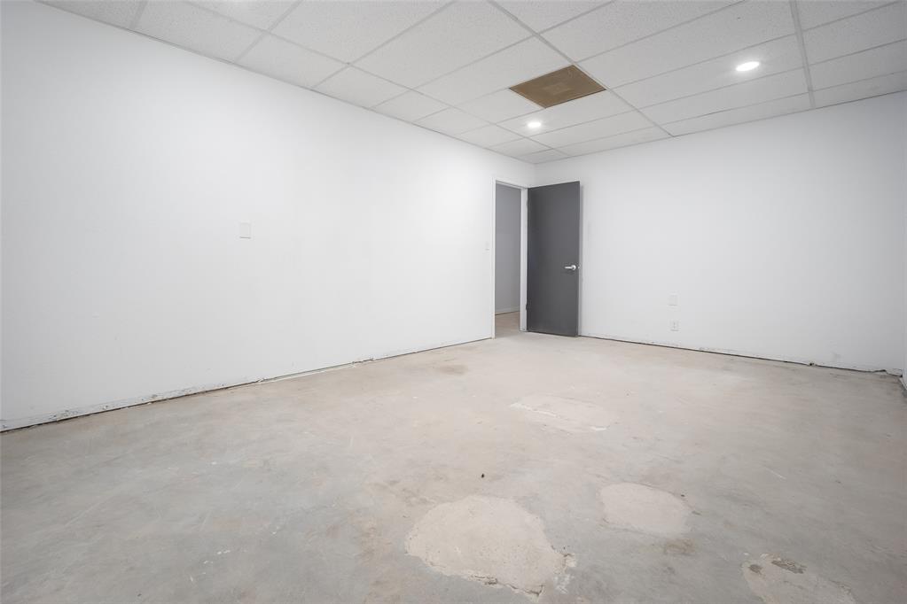 1020 N Flood Avenue Property Photo 11