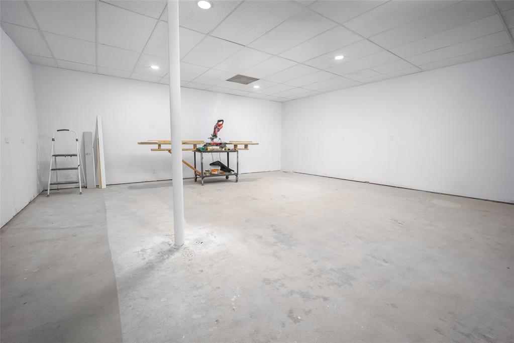 1020 N Flood Avenue Property Photo 12