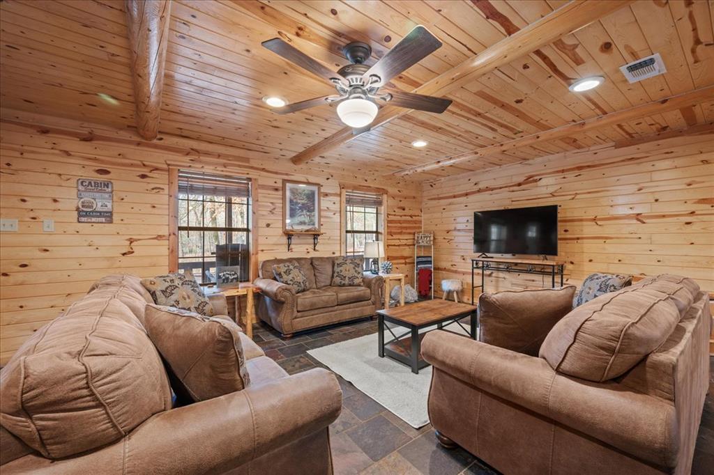 302 Orca Road Property Photo 5