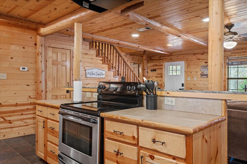 302 Orca Road Property Photo 8