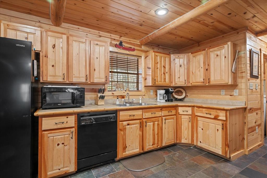 302 Orca Road Property Photo 9