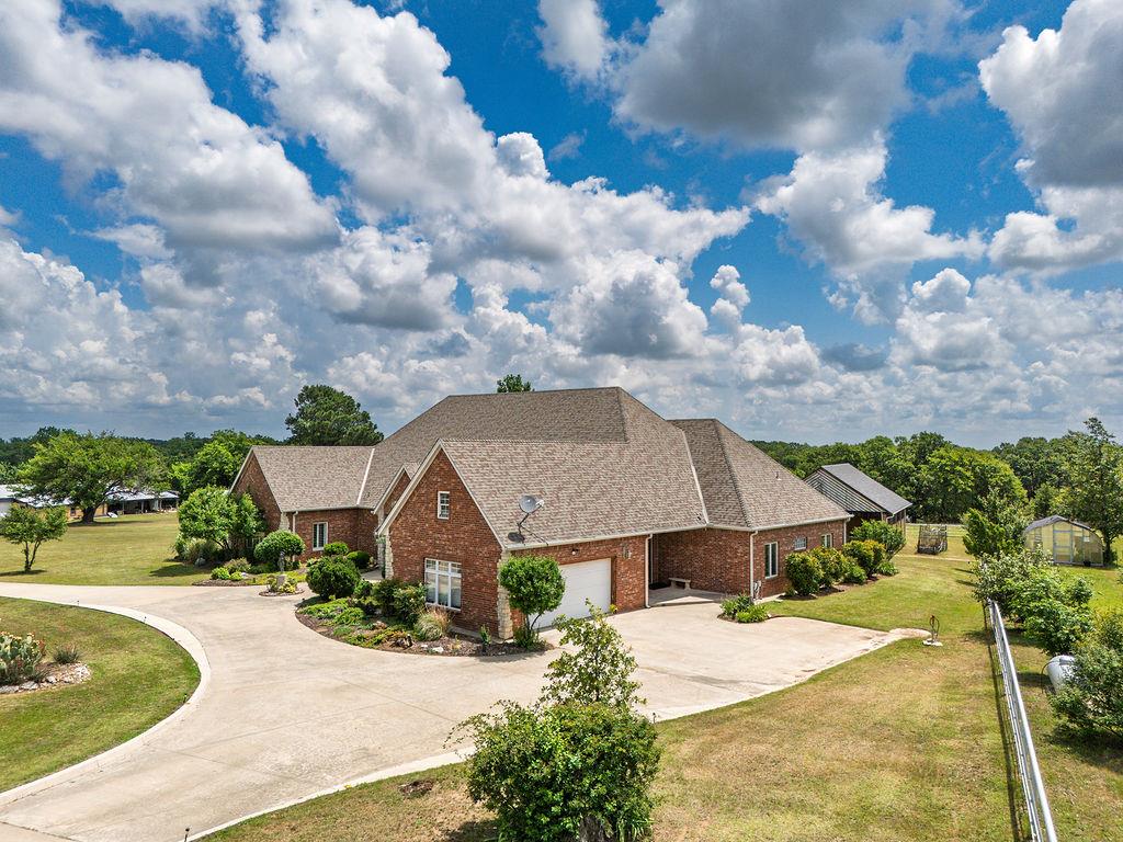 18301 Drummond Road Property Photo 6