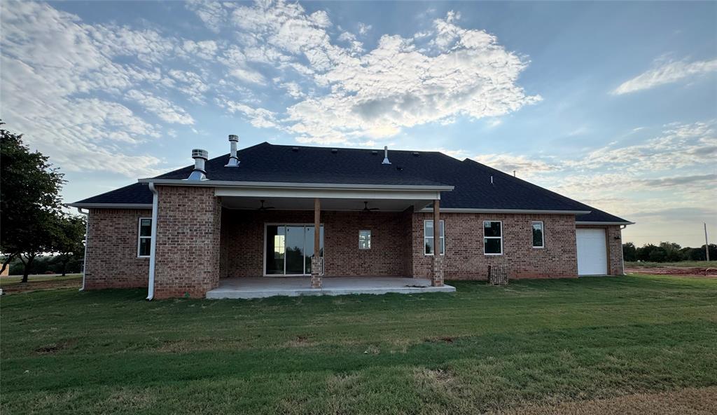 1209 Twin Oaks Drive Property Photo 4