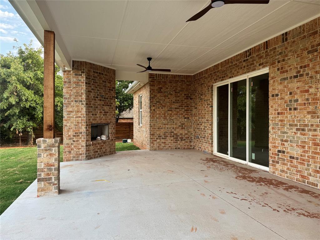 1209 Twin Oaks Drive Property Photo 6