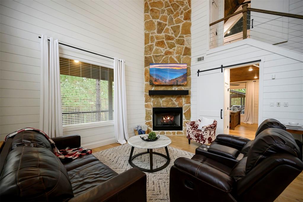 72 Green Persimmon Trail Property Photo 4