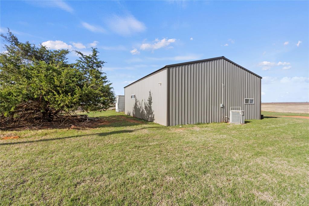 8020 County Road 1110 Property Photo 6