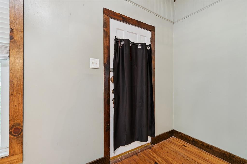 722 E 2nd Street Property Photo 8