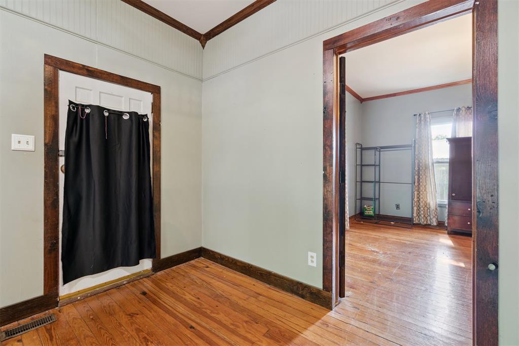 722 E 2nd Street Property Photo 9