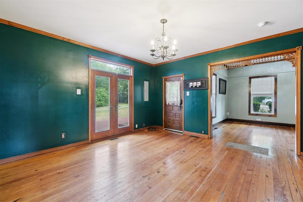 722 E 2nd Street Property Photo 11