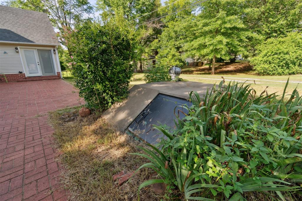 722 E 2nd Street Property Photo 48