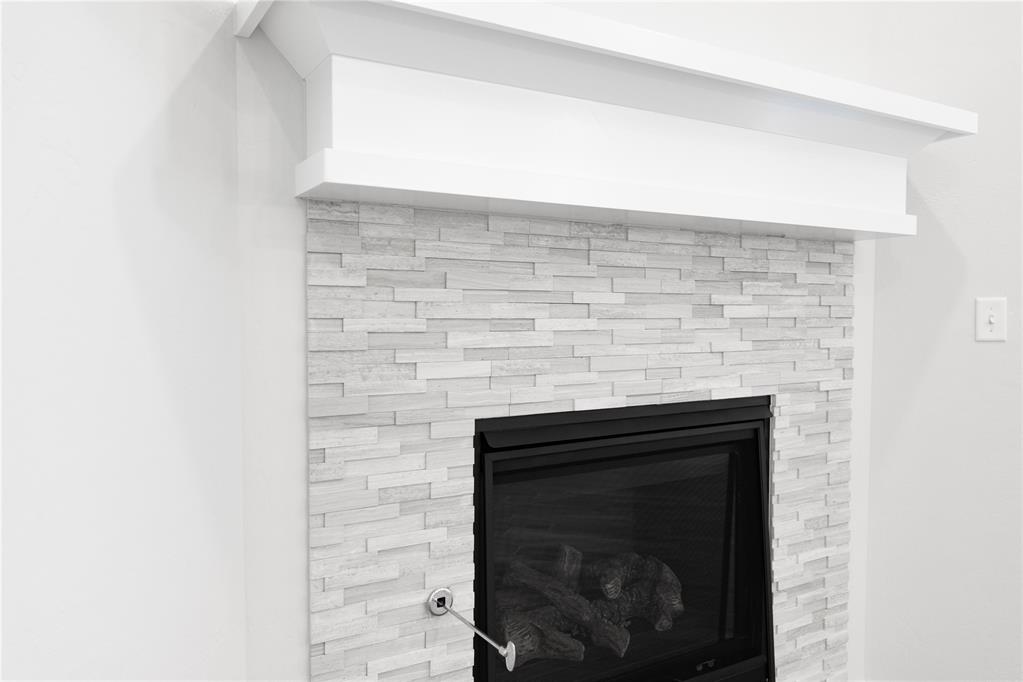 8233 Hazelwood Way Property Photo 3
