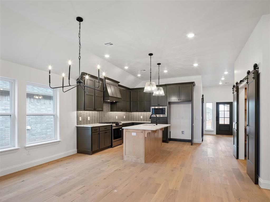16313 Blackberry Farm Road Property Photo 6