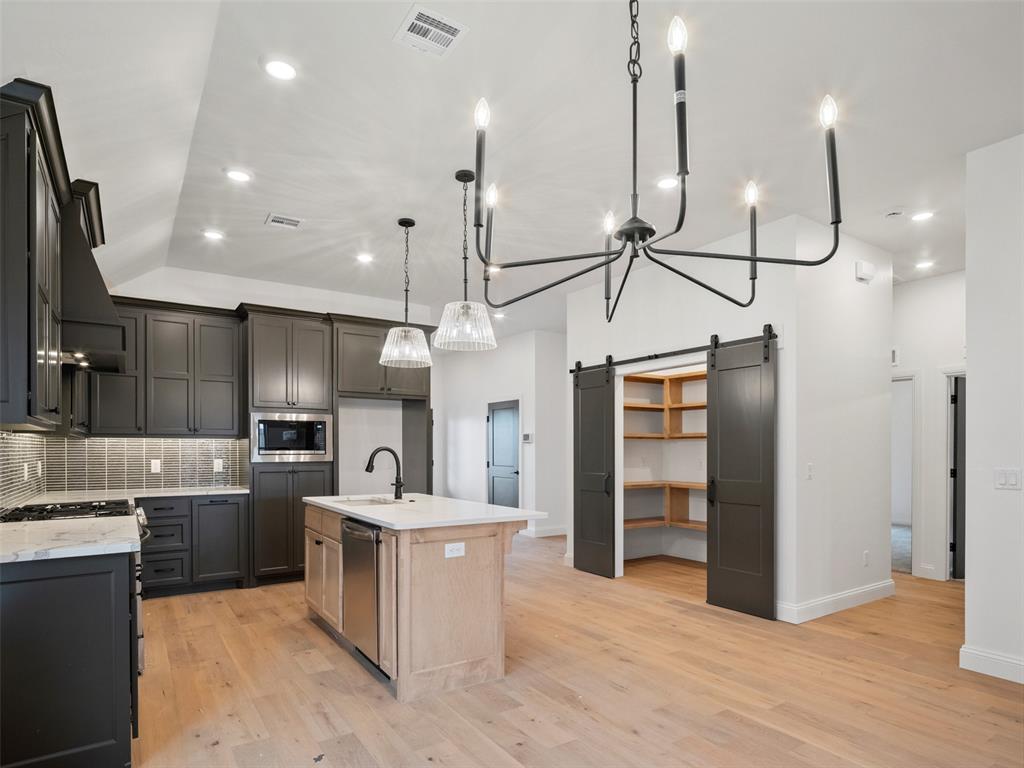 16313 Blackberry Farm Road Property Photo 11