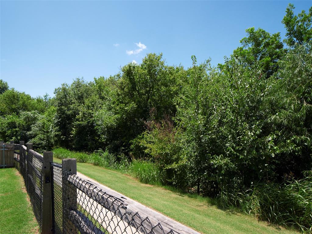 305 Carat Drive Property Photo 28