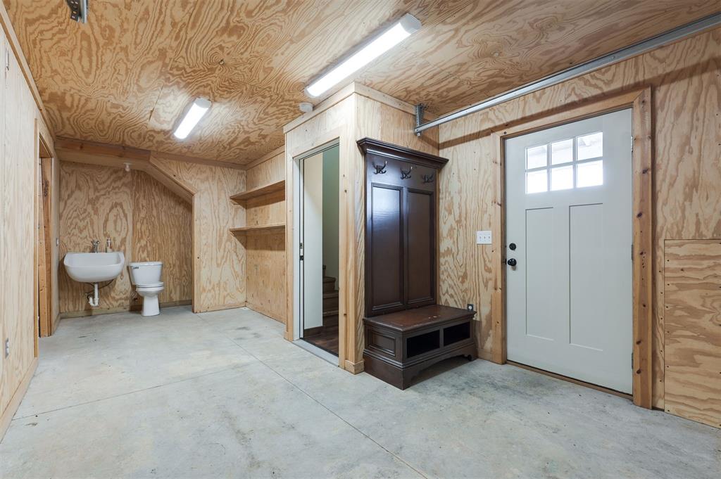 9438 Creek View Property Photo 16