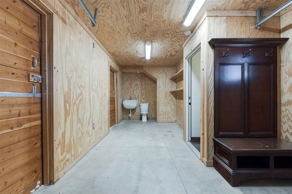9438 Creek View Property Photo 17