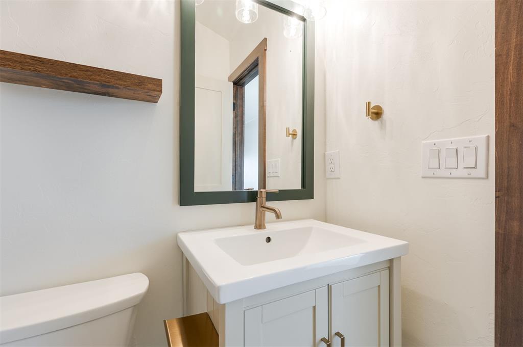 9438 Creek View Property Photo 26