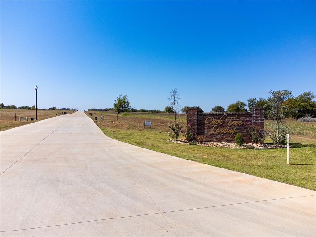 8890 Oak Tree Circle Property Photo 1
