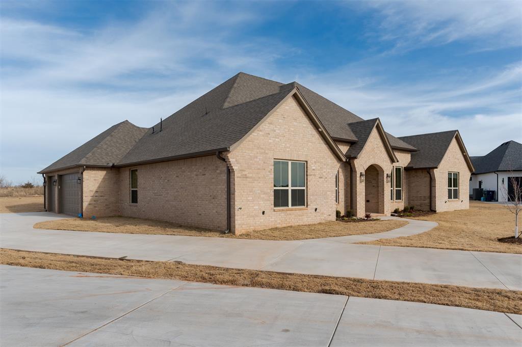 2401 Heathery Park Property Photo 6