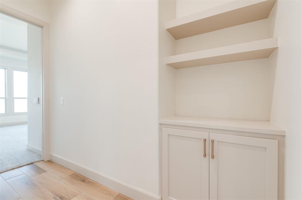 2401 Heathery Park Property Photo 19