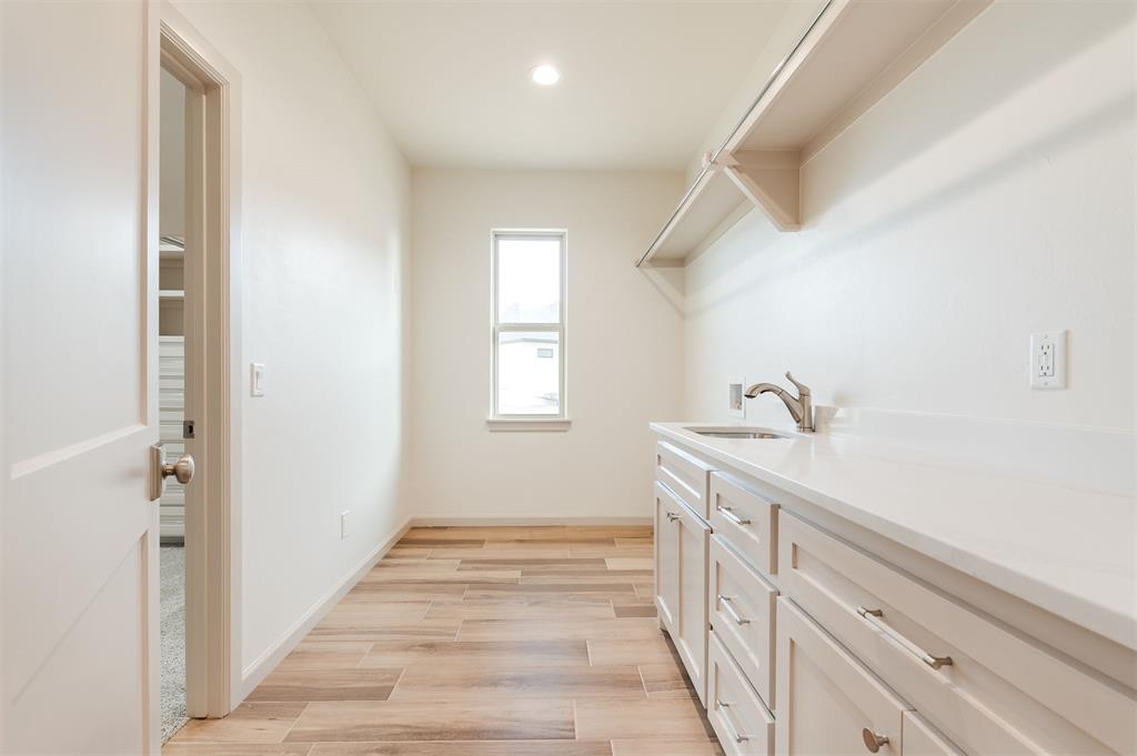 2401 Heathery Park Property Photo 29